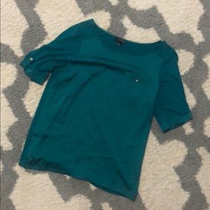 The limited sz M green/blue blouse